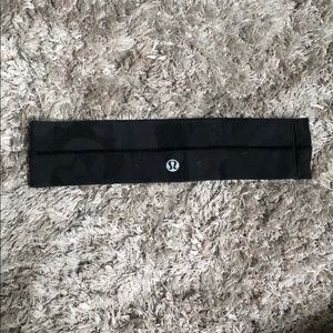 Lululemon black headband